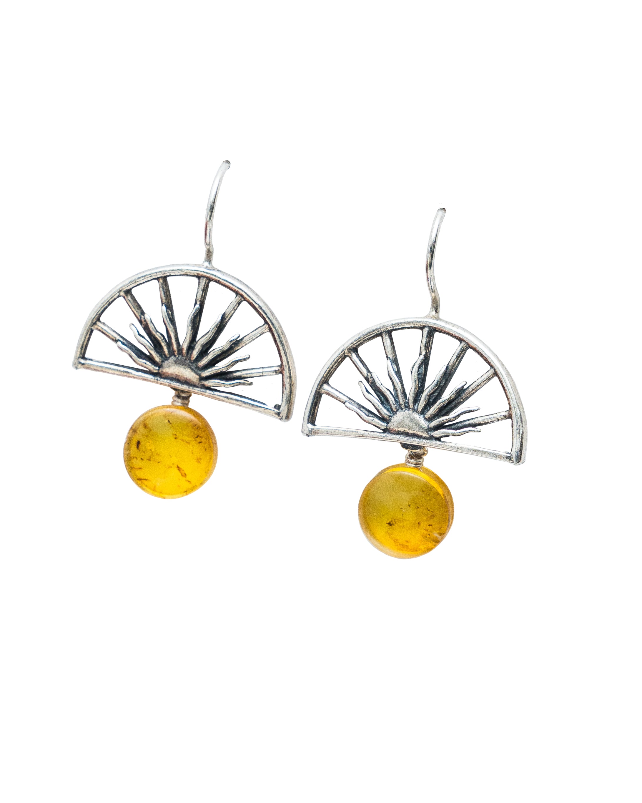 Aretes Rayito de Sol, joya de plata .925, con ámbar – Gabriela Sánchez (vista 2)