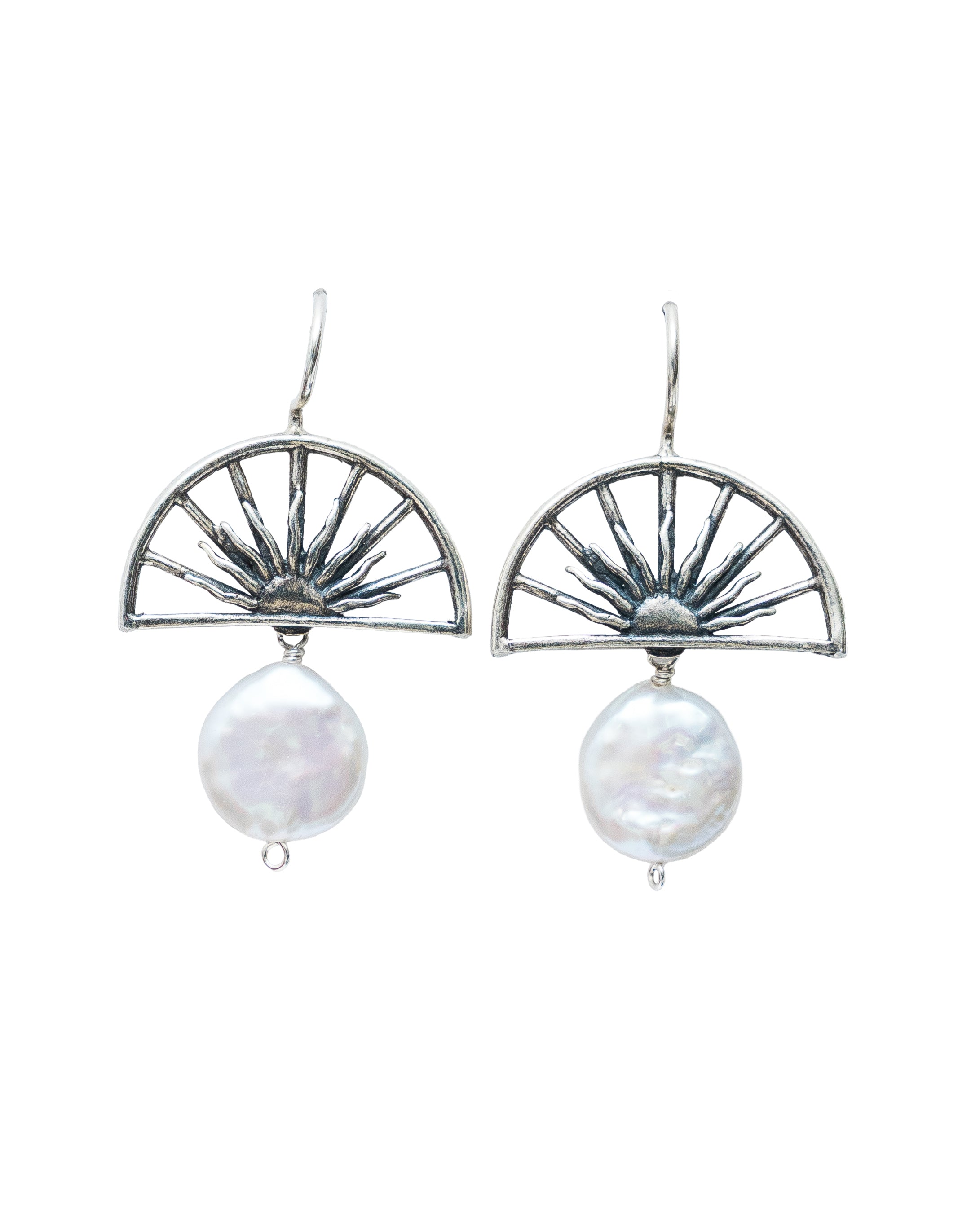 Aretes Umbral de Luz, joya de plata .925, con perla – Gabriela Sánchez