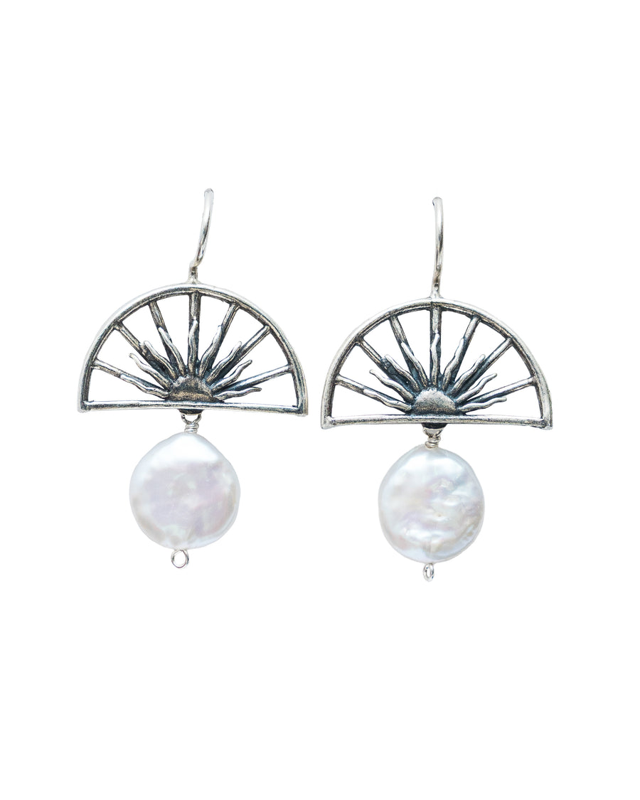 Aretes Umbral de Luz, joya de plata .925, con perla – Gabriela Sánchez