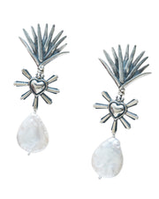 Aretes Ternura del Desierto, joya de plata .925, con perla – Gabriela Sánchez (vista 3)