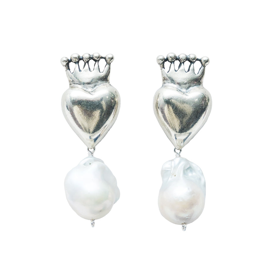 Aretes Corazón Corona Perla Barroca, joya de plata .925 – Gabriela Sánchez
