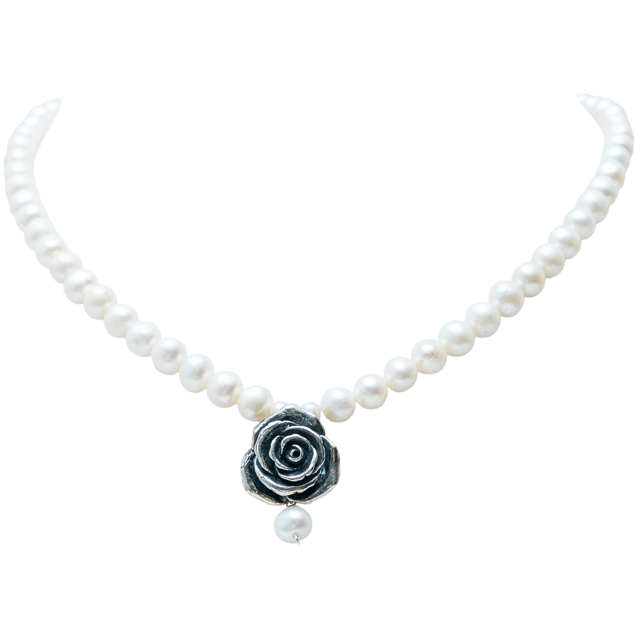 Gargantilla Rosa Eterna, joya de plata .925, con perla – Gabriela Sánchez