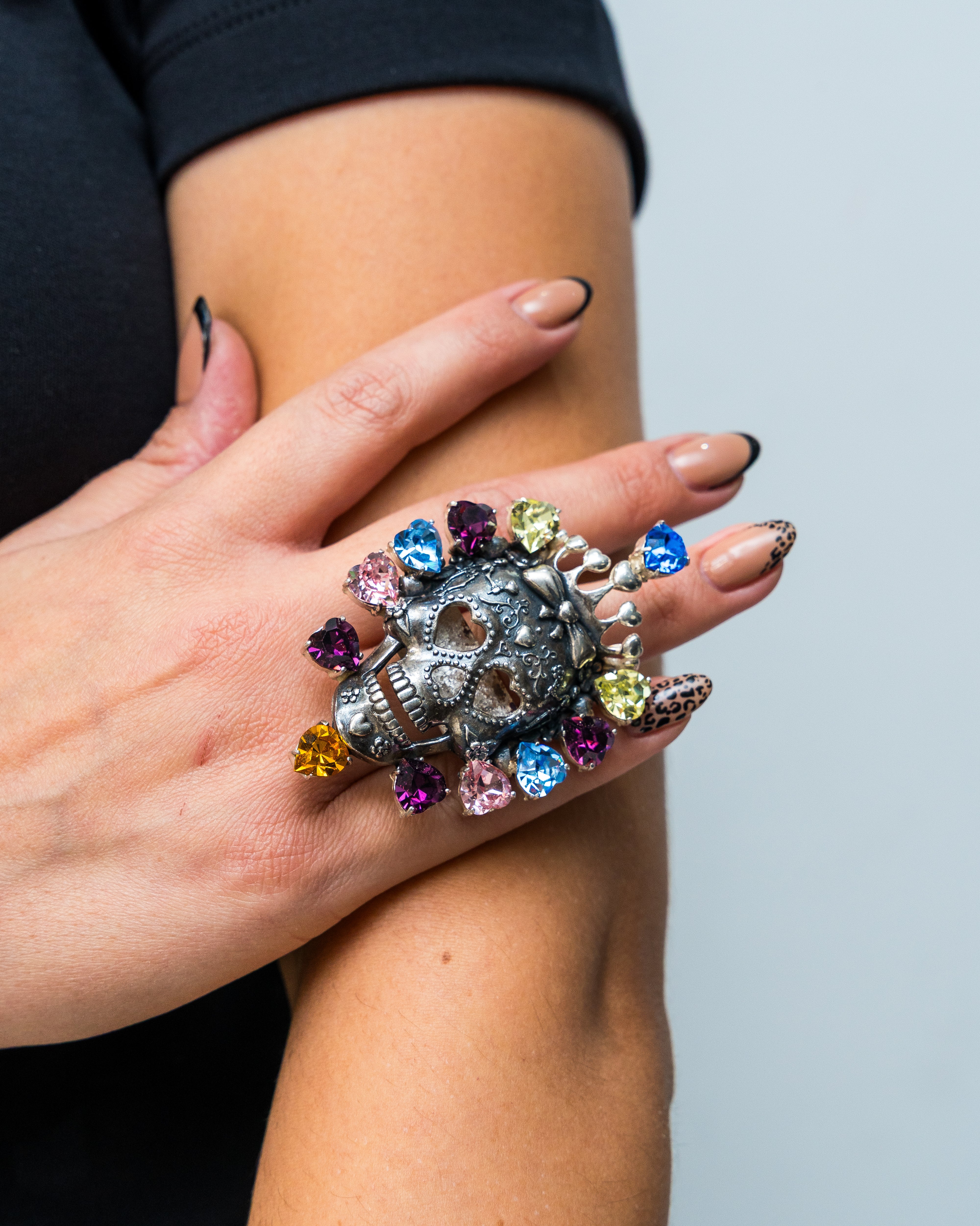Anillo Reina Rosa Colorida, joya de plata .925, con cristal Swarovski – Gabriela Sánchez (vista 2)
