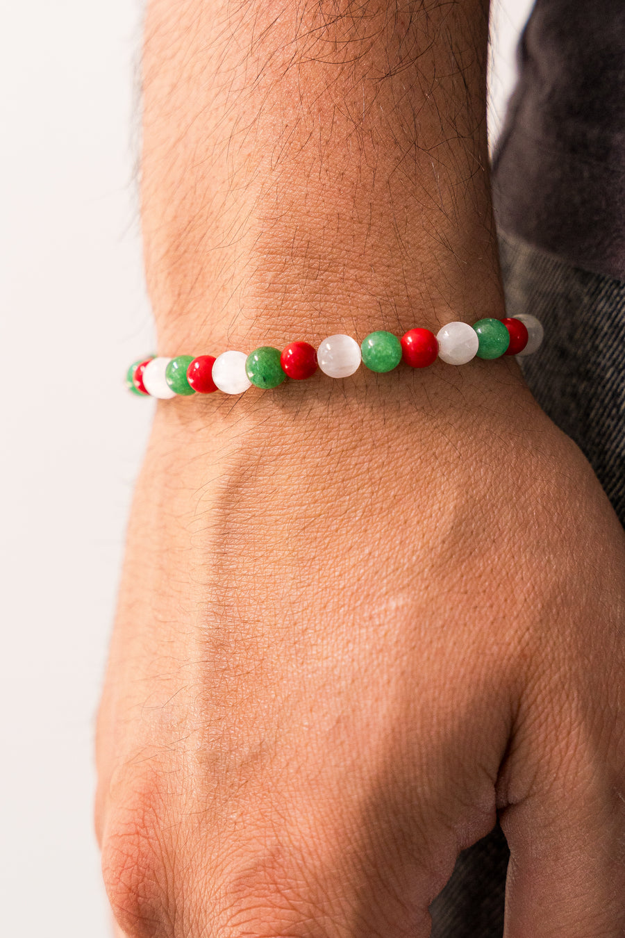 Pulsera Bandera, joya de plata .925, con sodalita y coral – Gabriela Sánchez