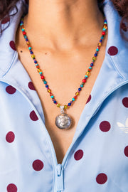 Collar Gol de México, joya de plata .925, con peridot y rubí – Gabriela Sánchez (vista 2)