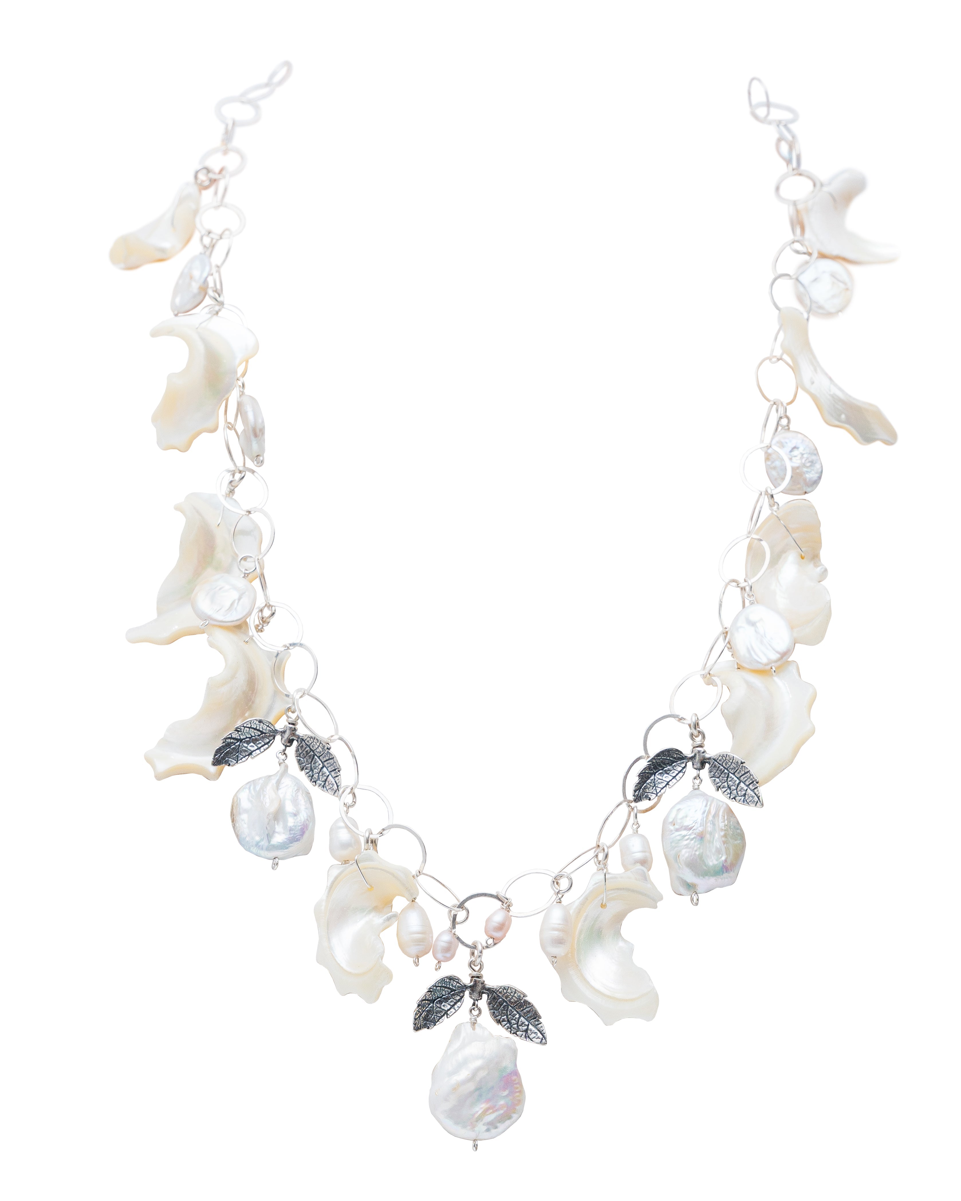 Collar Olas de Plata, joya de plata .925, con perla y centro de caracol – Gabriela Sánchez (vista 2)