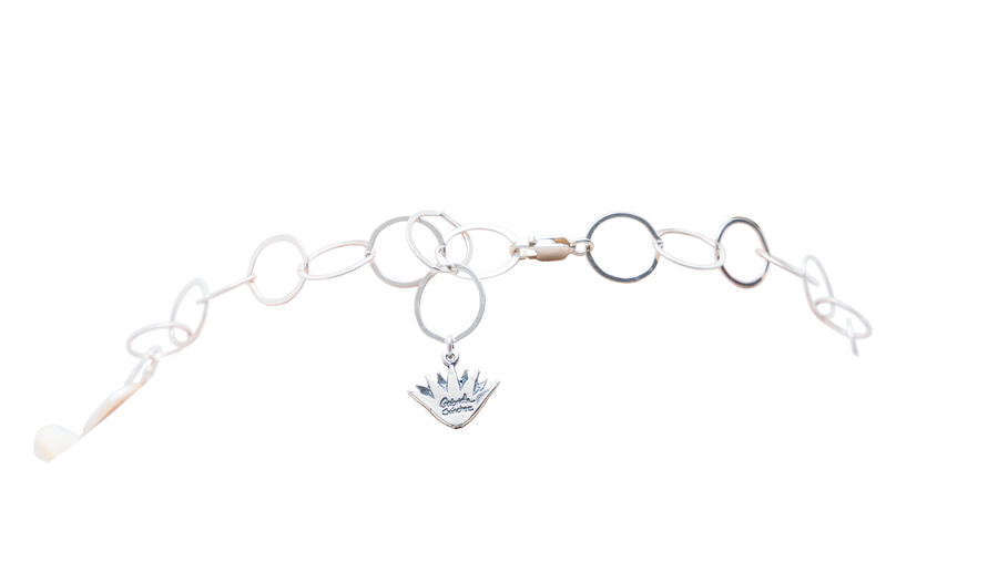 Collar Olas de Plata, joya de plata .925, con perla y centro de caracol – Gabriela Sánchez (vista 3)
