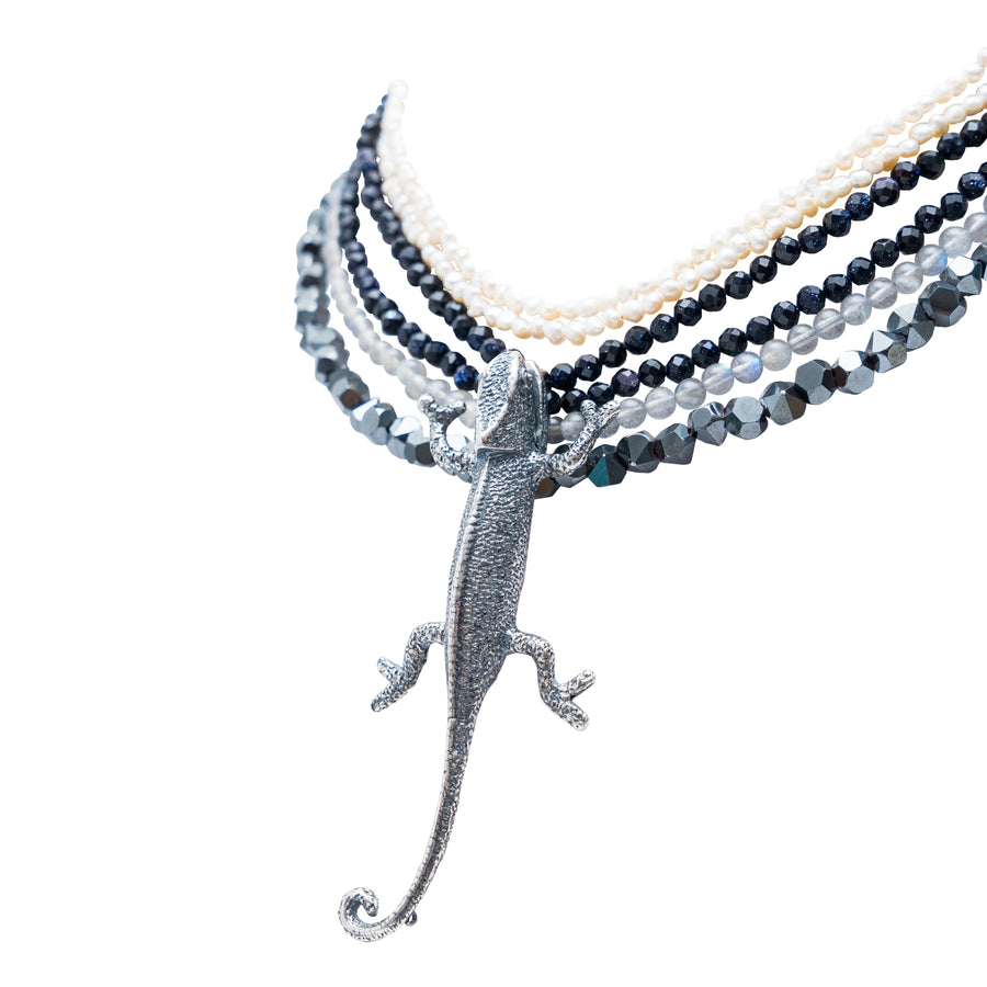 Collar Camaleón de Luna, joya de plata .925, con perla y venturina – Gabriela Sánchez (vista 6)