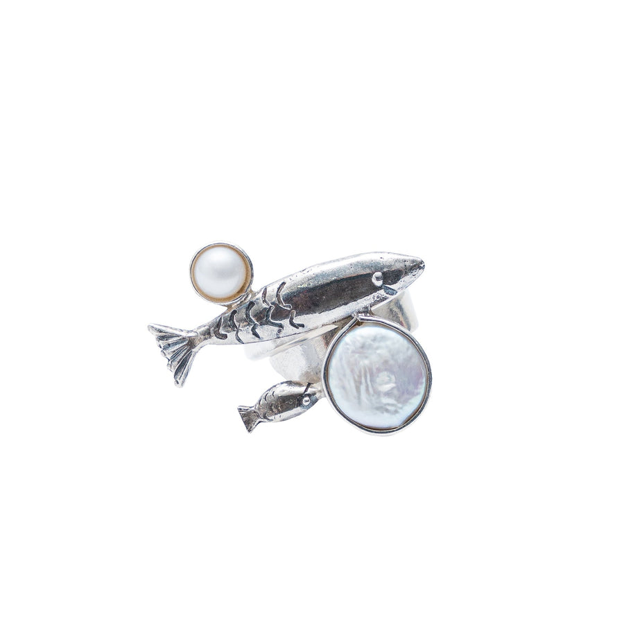 Anillo Pez Perlita, joya de plata .925, con perla – Gabriela Sánchez