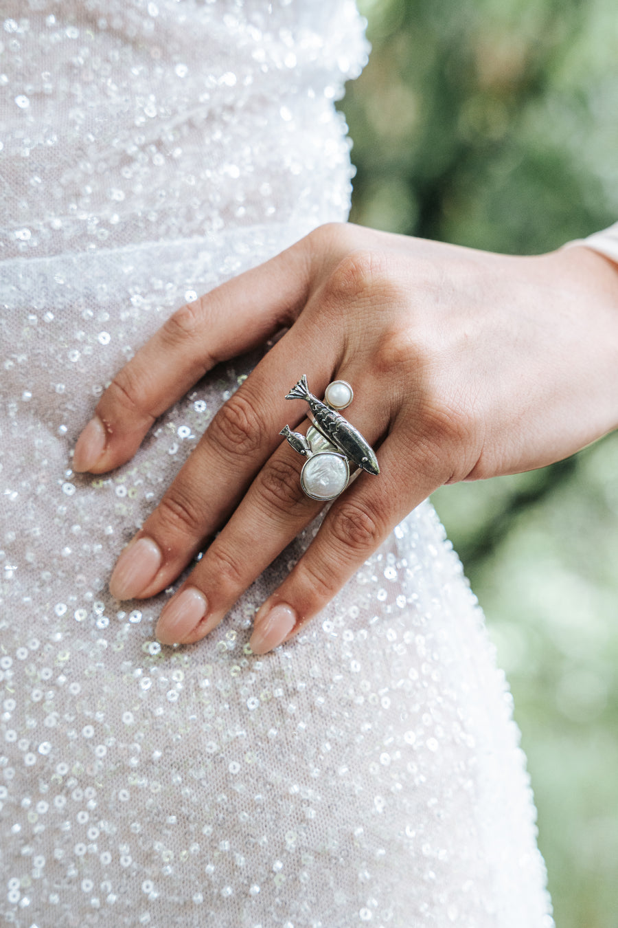 Anillo Pez Perlita, joya de plata .925, con perla – Gabriela Sánchez (vista 3)