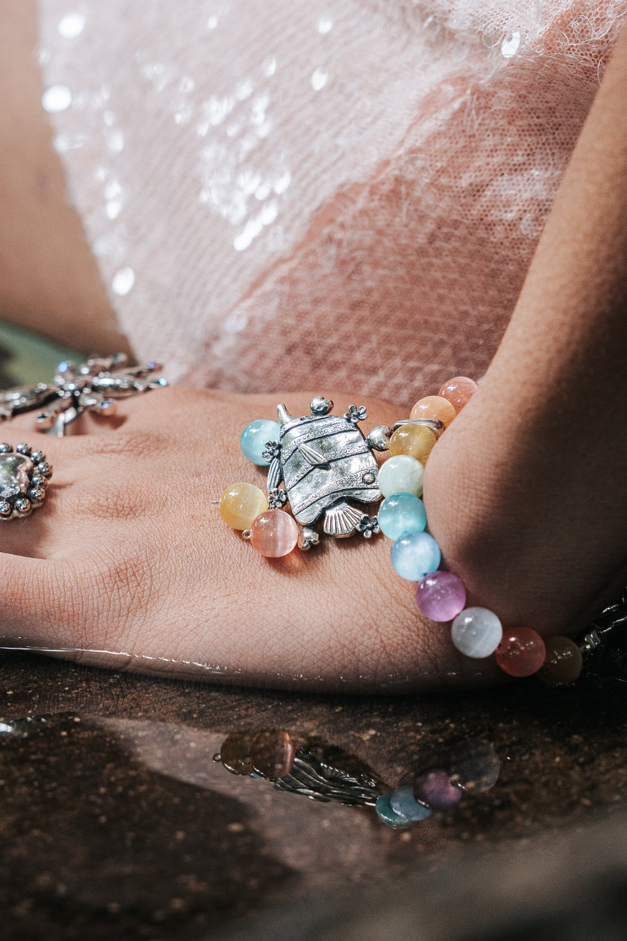 Pulsera Islas de Anemona, joya de plata .925, con selenita – Gabriela Sánchez (vista 2)