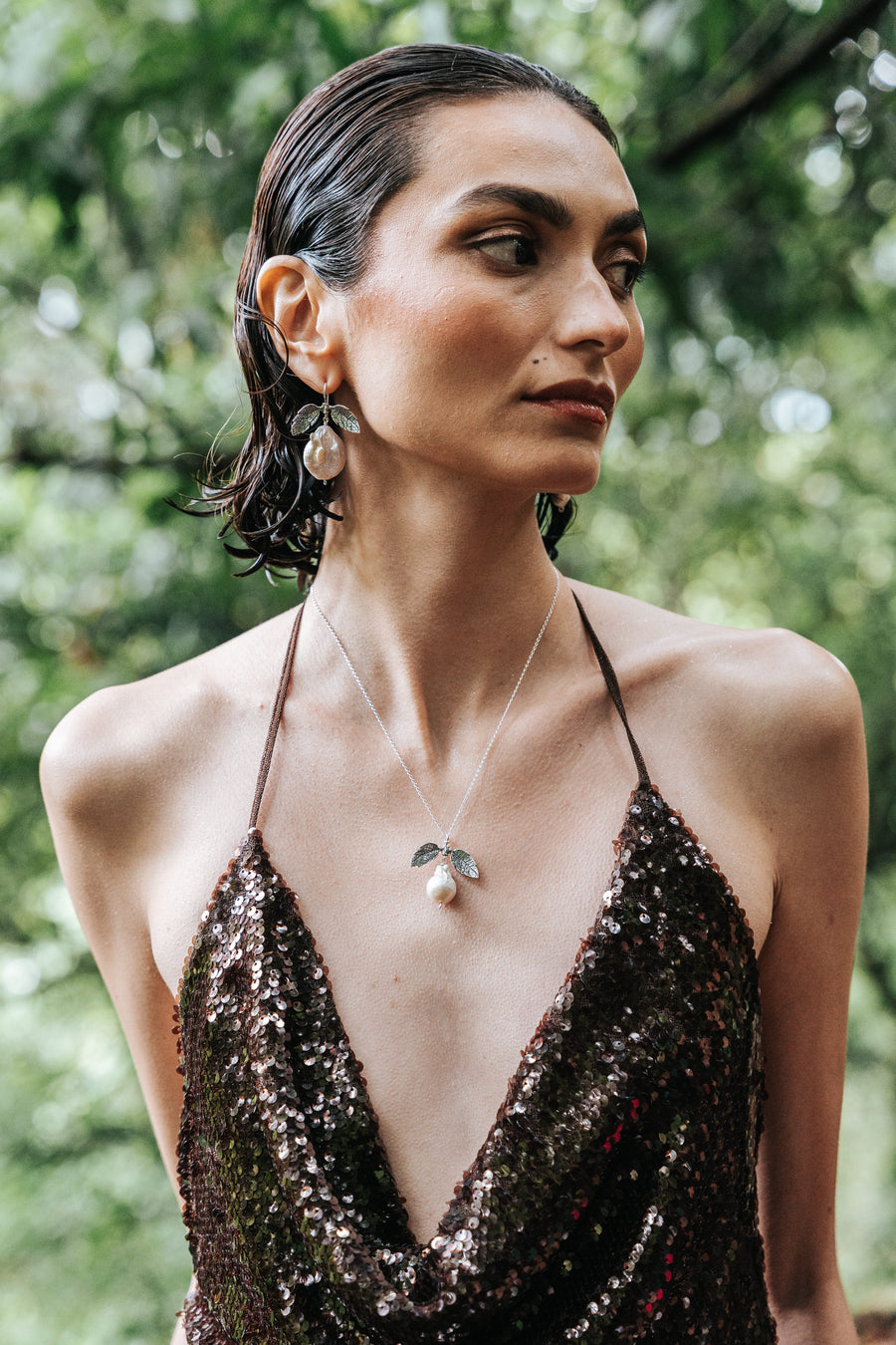 Aretes Frutos del Río, joya de plata .925, con perla – Gabriela Sánchez (vista 3)