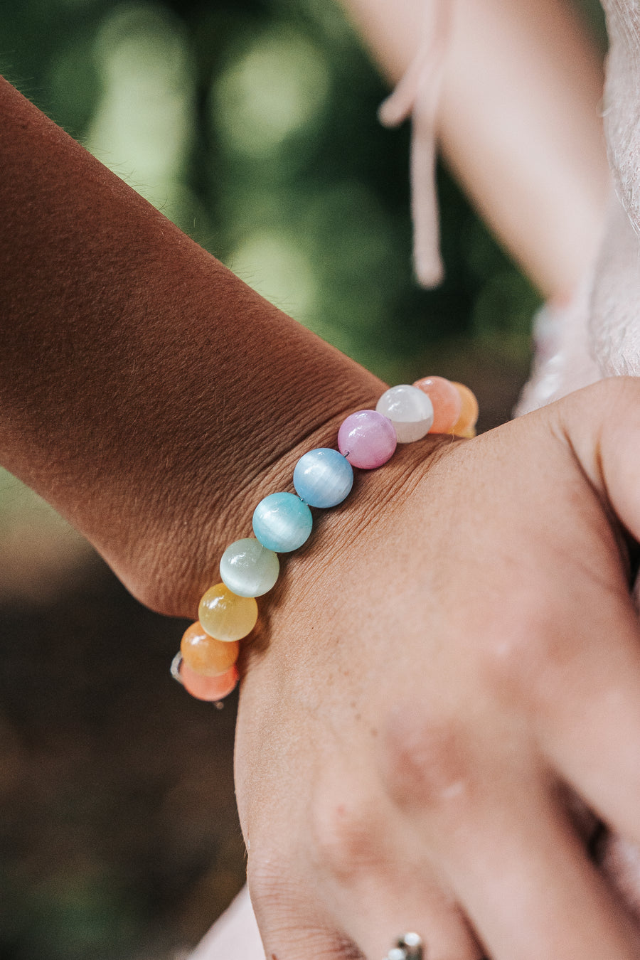 Pulsera Destellos del Mar, joya de plata .925, con selenita – Gabriela Sánchez (vista 4)