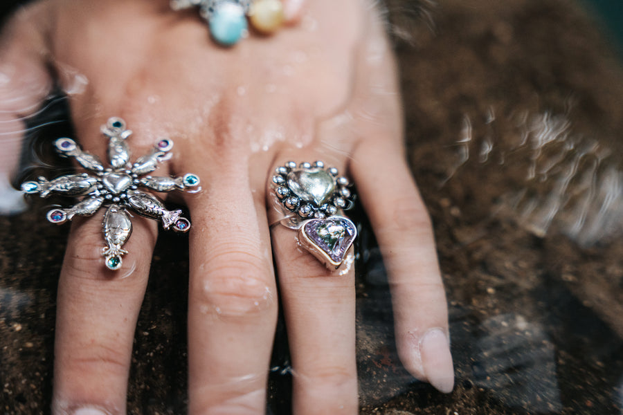 Anillo Corazón Púrpura, joya de plata .925, con cristal Swarovski – Gabriela Sánchez (vista 2)