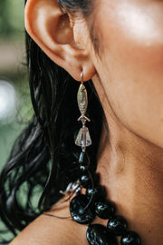 Aretes Cristales de Sal, joya de plata .925, con cuarzo y ónix – Gabriela Sánchez (vista 2)