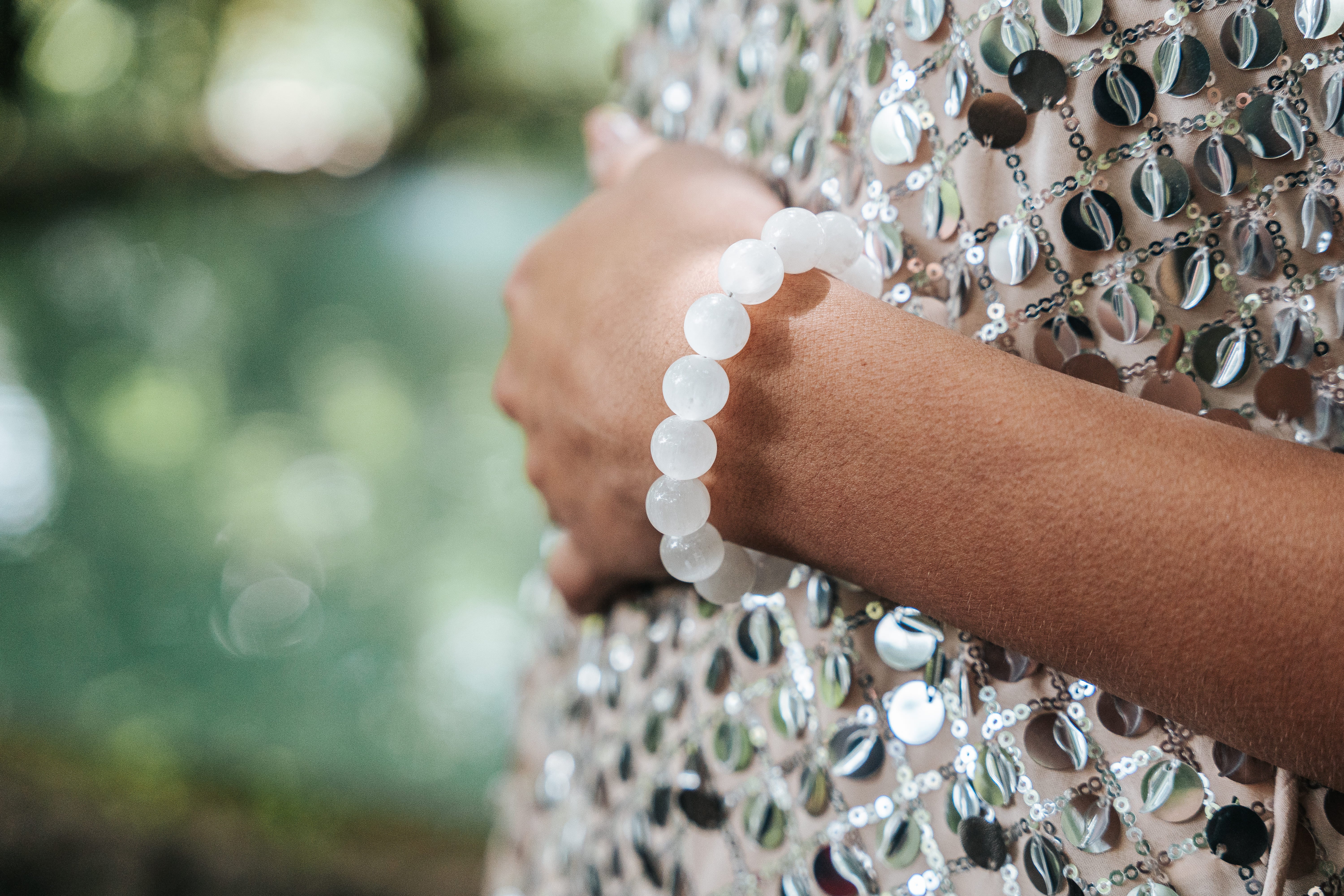 Pulsera Lucecitas del Mar, joya de plata .925, con selenita – Gabriela Sánchez