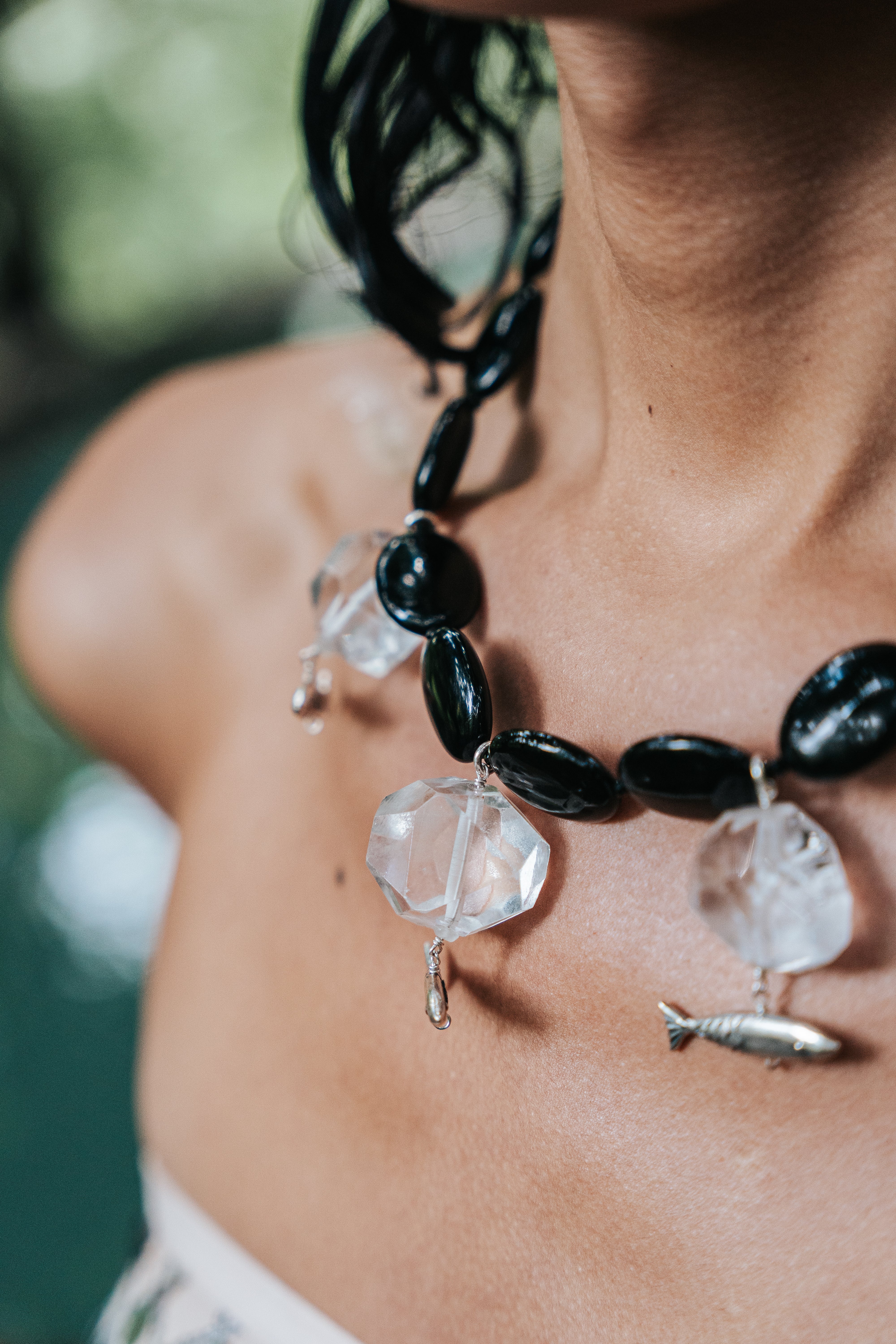 Collar Entre Piedras del Río, joya de plata .925, con ónix y cuarzo – Gabriela Sánchez (vista 2)