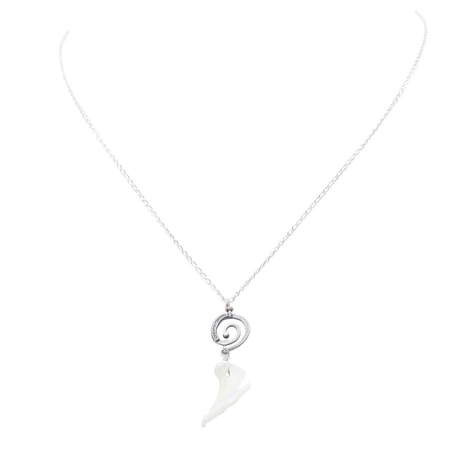 Dije Talismán del Corazón, joya de plata .925, con centro de caracol – Gabriela Sánchez