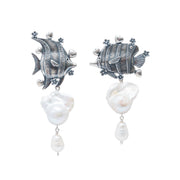 Aretes Peces Nacarados, joya de plata .925, con perla – Gabriela Sánchez