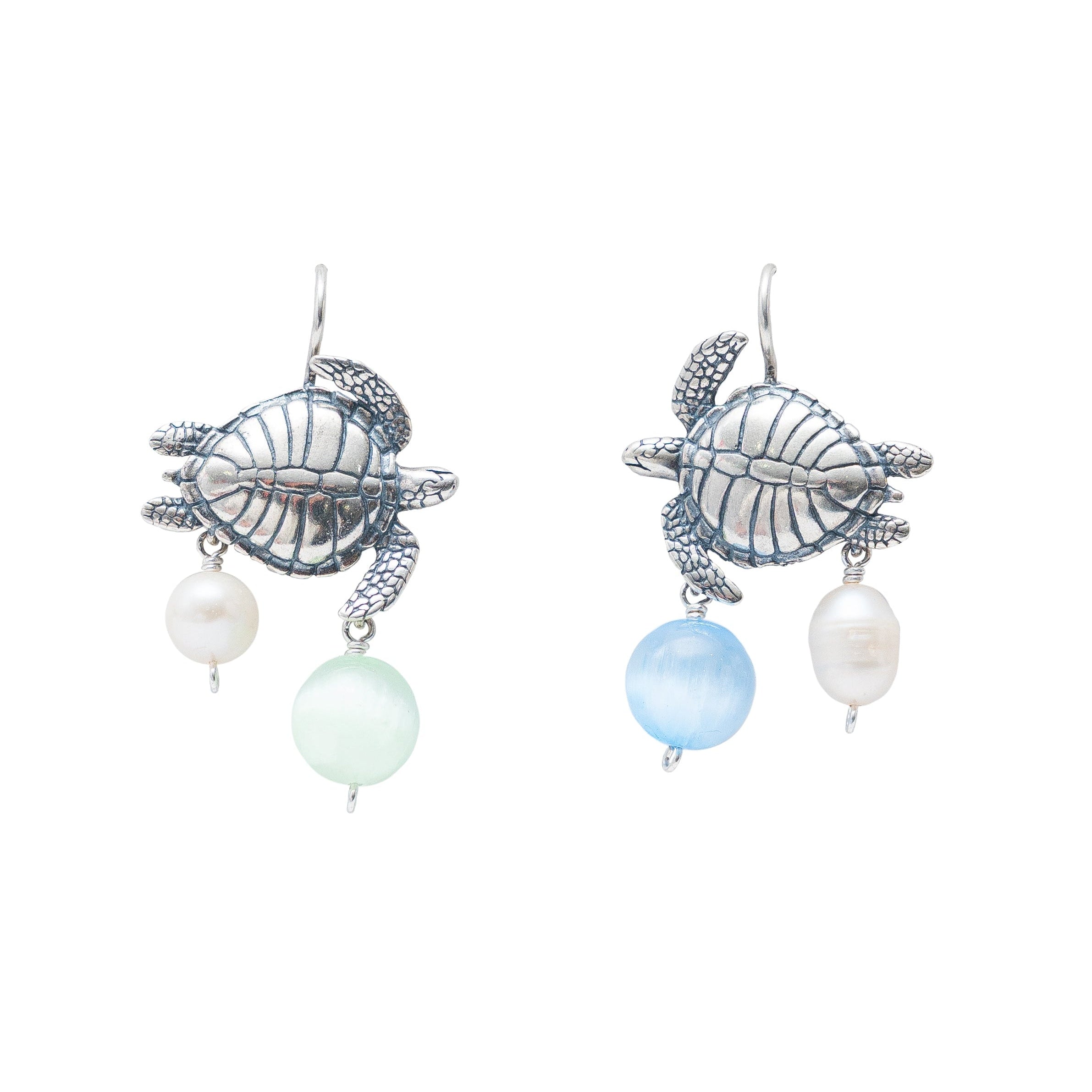 Aretes Laguna Tortuga, joya de plata .925, con selenita y perla – Gabriela Sánchez