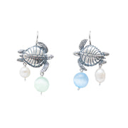 Aretes Laguna Tortuga, joya de plata .925, con selenita y perla – Gabriela Sánchez