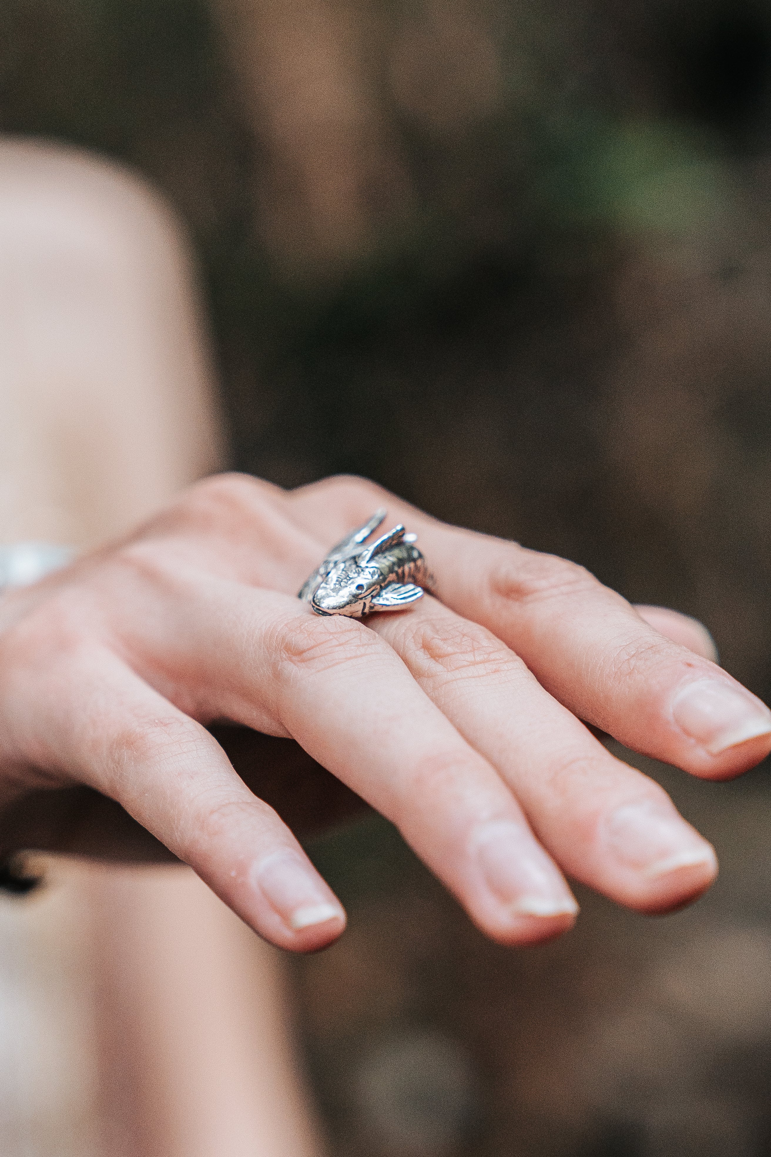 Anillo Koi, joya de plata .925 – Gabriela Sánchez (vista 2)