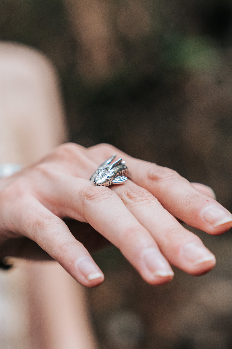 Anillo Koi, joya de plata .925 – Gabriela Sánchez (vista 2)