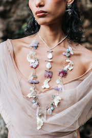 Collar Tesoros Marinos, joya de plata .925, con perla y amatista – Gabriela Sánchez (vista 3)