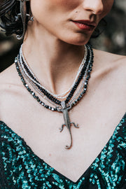 Collar Camaleón de Luna, joya de plata .925, con perla y venturina – Gabriela Sánchez (vista 2)