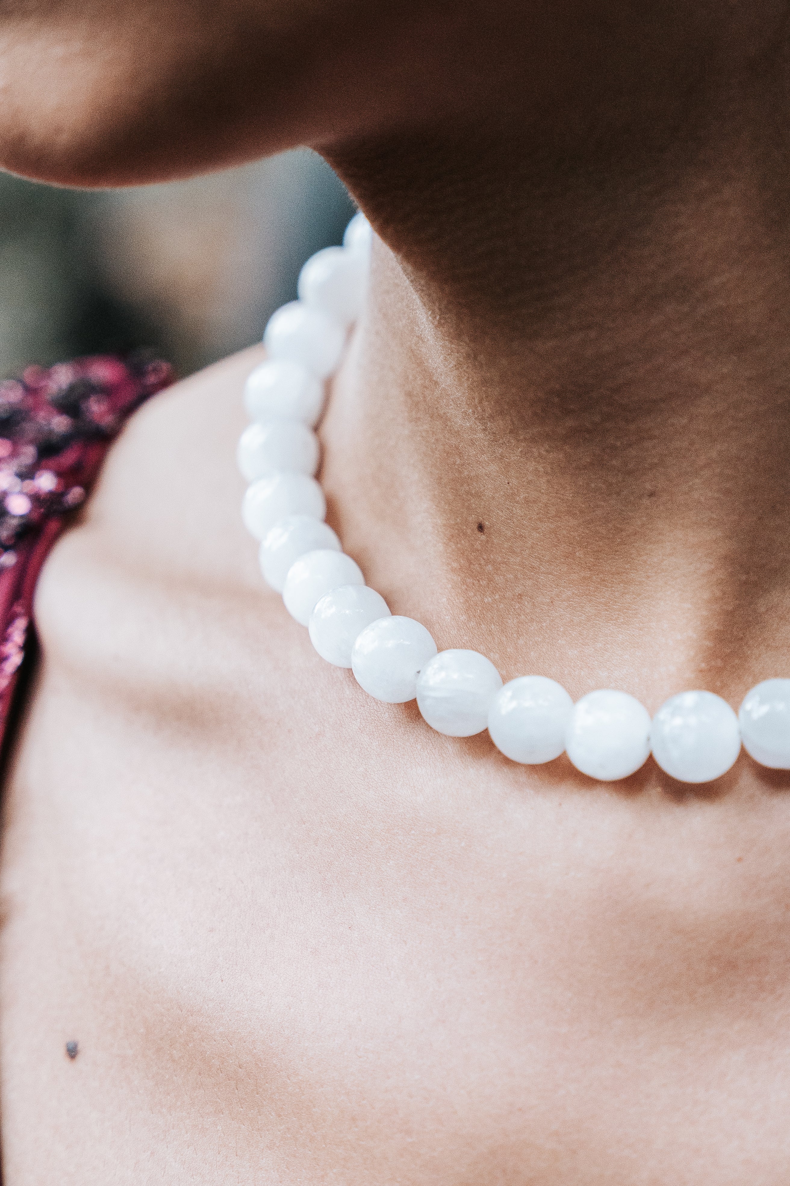 Collar Luciérnagas, joya de plata .925, con selenita – Gabriela Sánchez