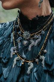 Collar El Gran Kukulkán, joya de plata .925, con espinela y hematita – Gabriela Sánchez (vista 4)