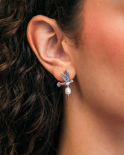 Aretes Plumitas de Perla, joya de plata .925 – Gabriela Sánchez (vista 2)