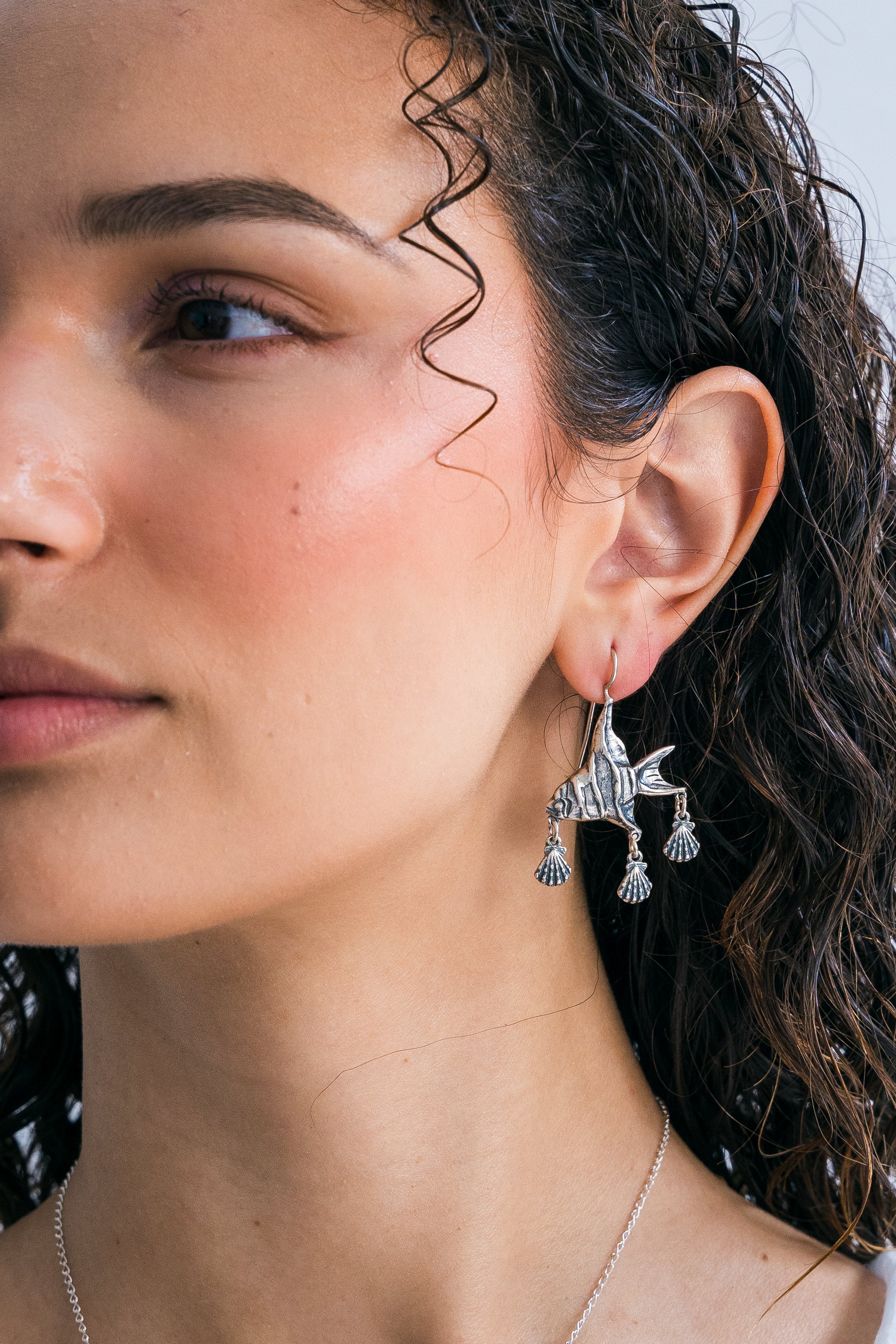 Aretes Castañuelas Marino, joya de plata .925 – Gabriela Sánchez (vista 2)