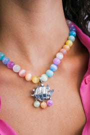 Collar Pez Encanto, joya de plata .925, con selenita – Gabriela Sánchez (vista 2)