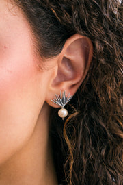 Aretes Agave Blanco, joya de plata .925, con perla – Gabriela Sánchez (vista 2)