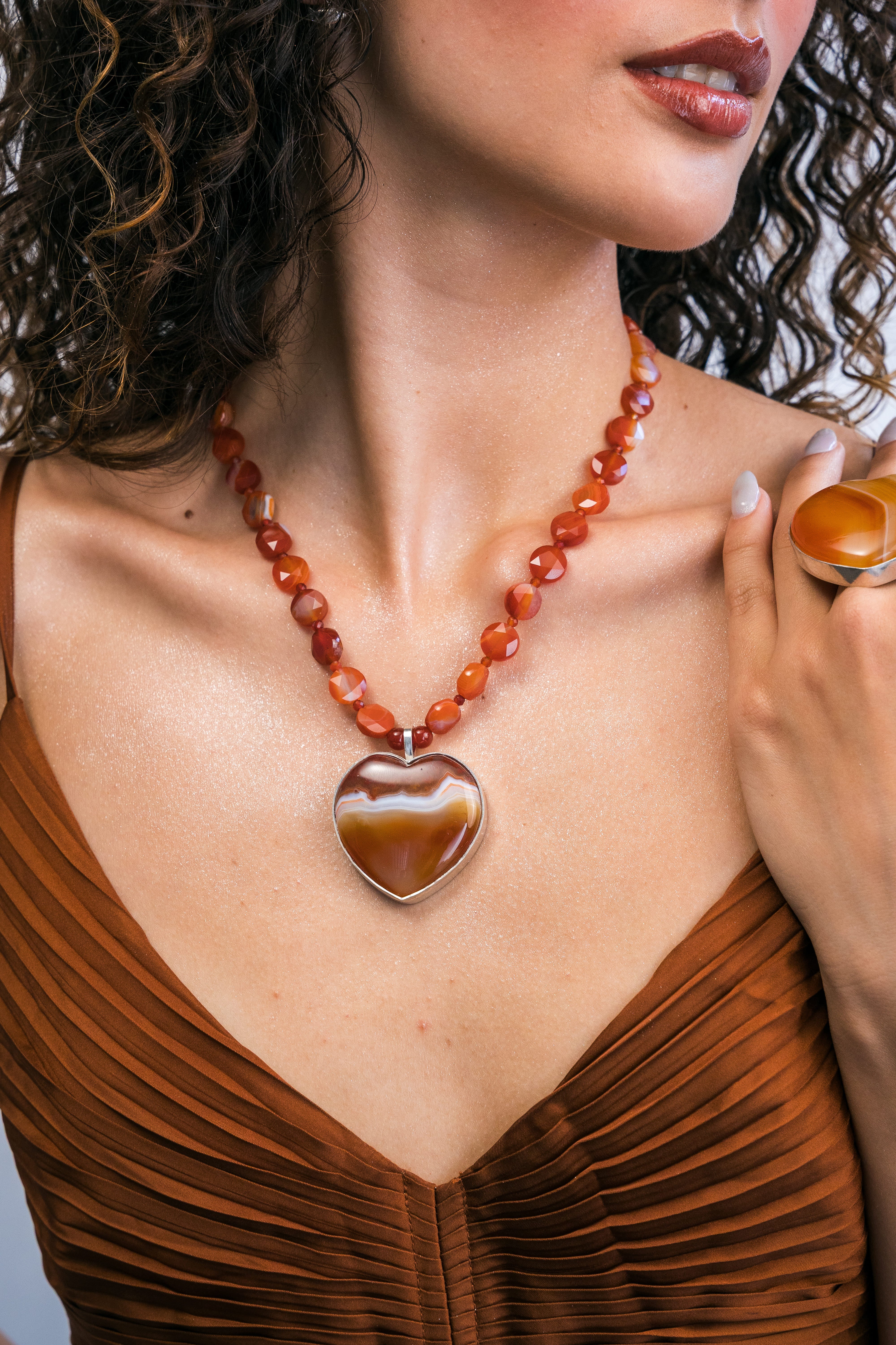 Collar Corazón Terracota, joya de plata .925, con cornalina – Gabriela Sánchez (vista 2)