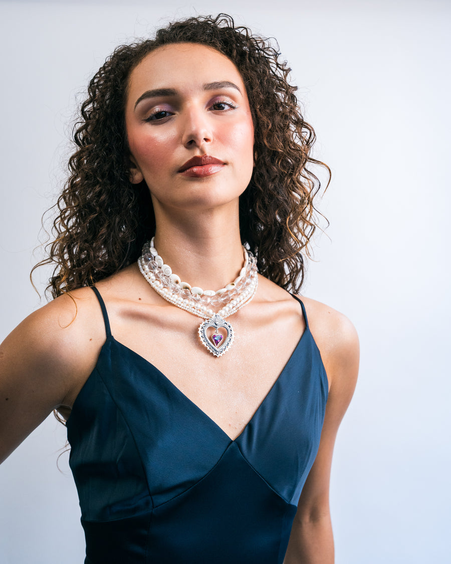 Choker Bordado entre Conchas, joya de plata .925, con perla y cristal Swarovski – Gabriela Sánchez (vista 3)