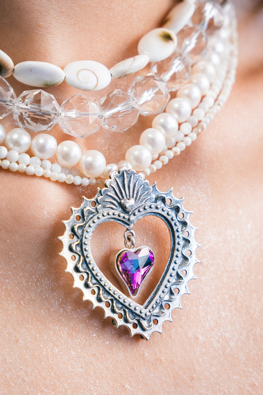 Choker Bordado entre Conchas, joya de plata .925, con perla y cristal Swarovski – Gabriela Sánchez (vista 4)