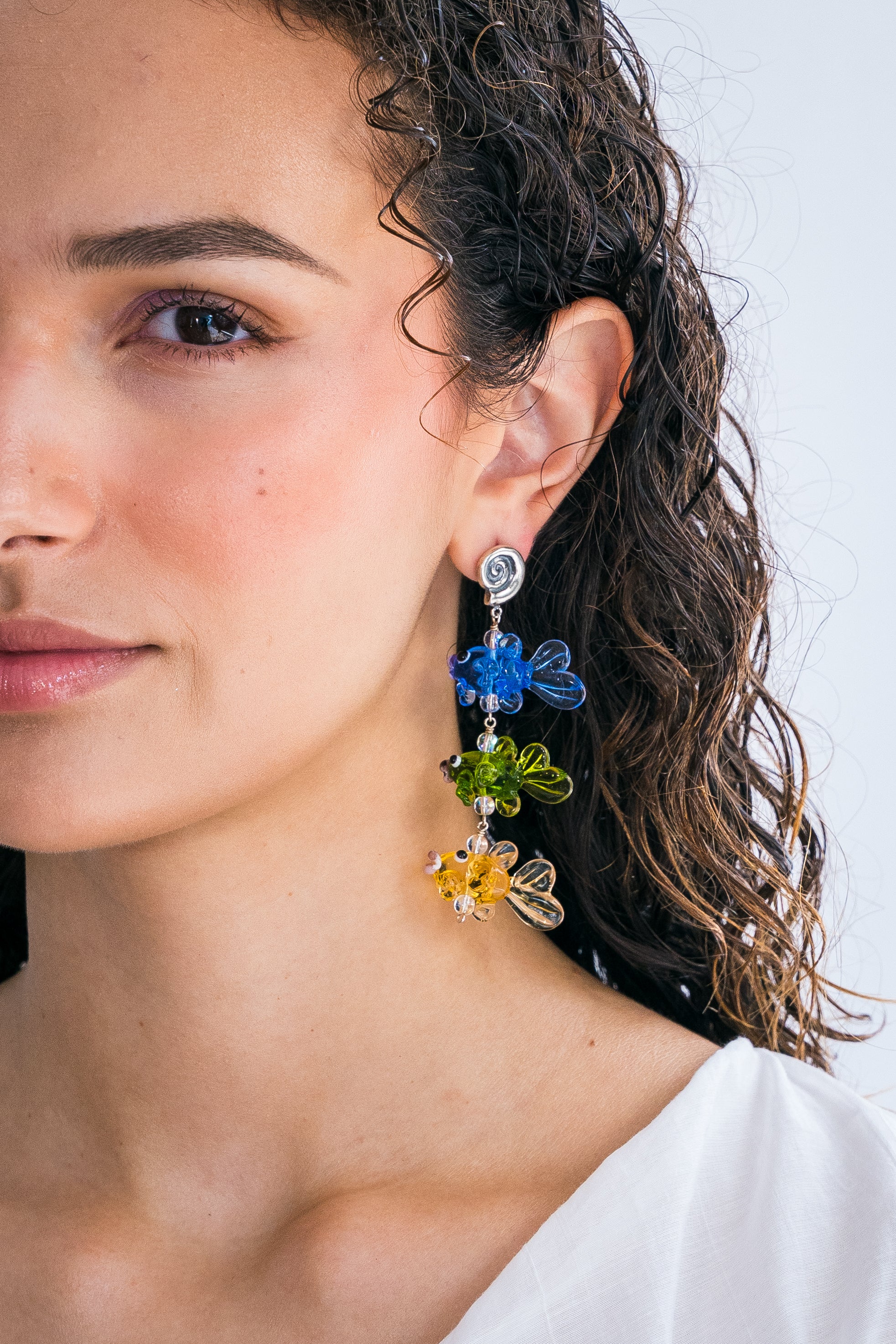 Aretes Peces Encantados, joya de plata .925 – Gabriela Sánchez (vista 2)