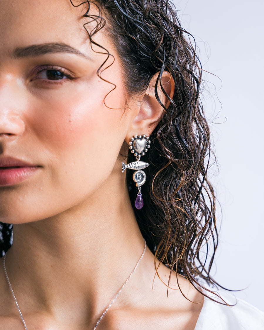 Aretes Amuleto de Amor, joya de plata .925, con amatista – Gabriela Sánchez (vista 3)