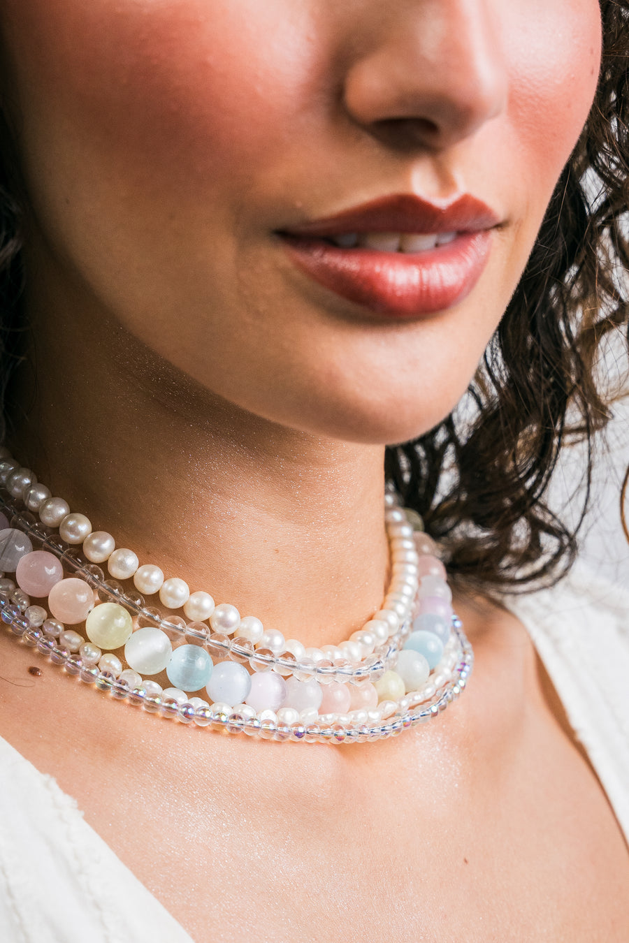 Collar Reflejo Tornasol, joya de plata .925, con perla y cuarzo tornasol – Gabriela Sánchez