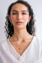 Aretes Encontré tu corazón, joya de plata .925, con perla y cuarzo – Gabriela Sánchez (vista 3)