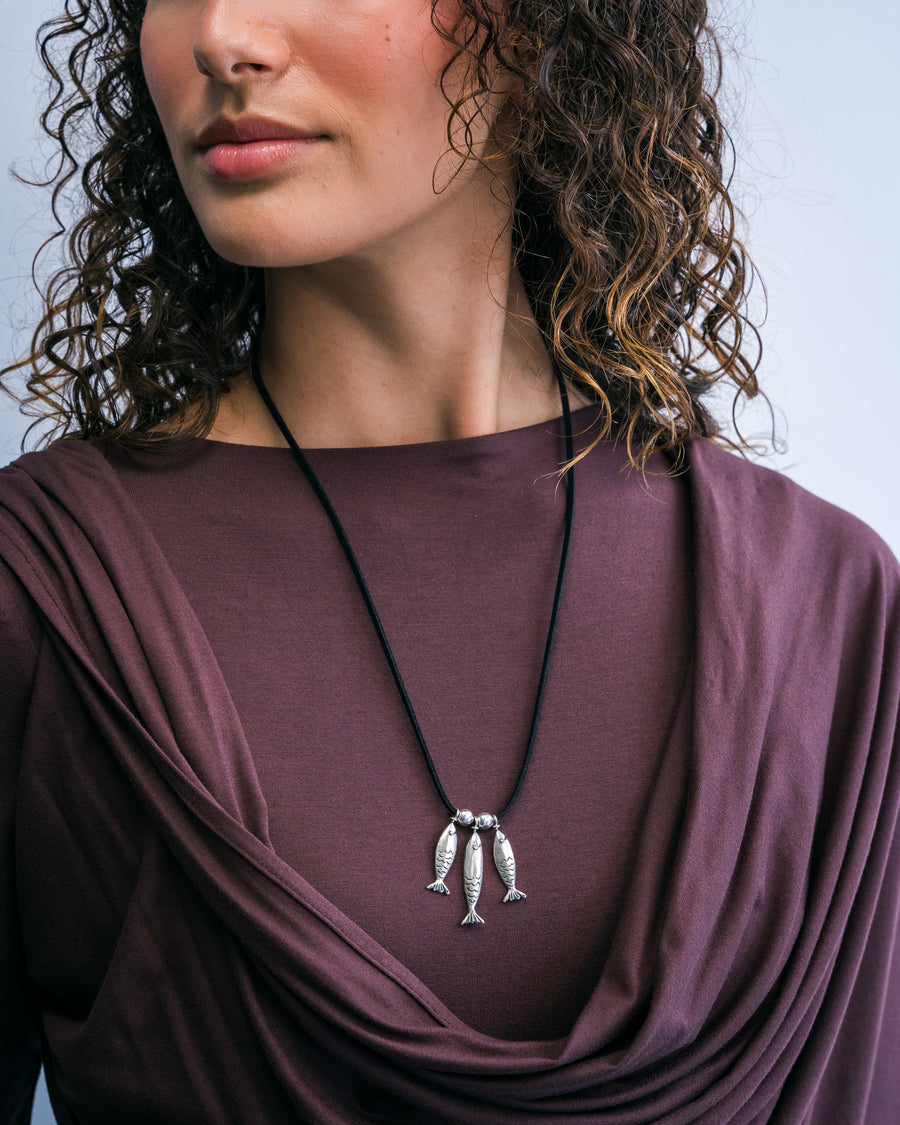 Collar Trío de Peces, joya de plata .925 – Gabriela Sánchez (vista 3)
