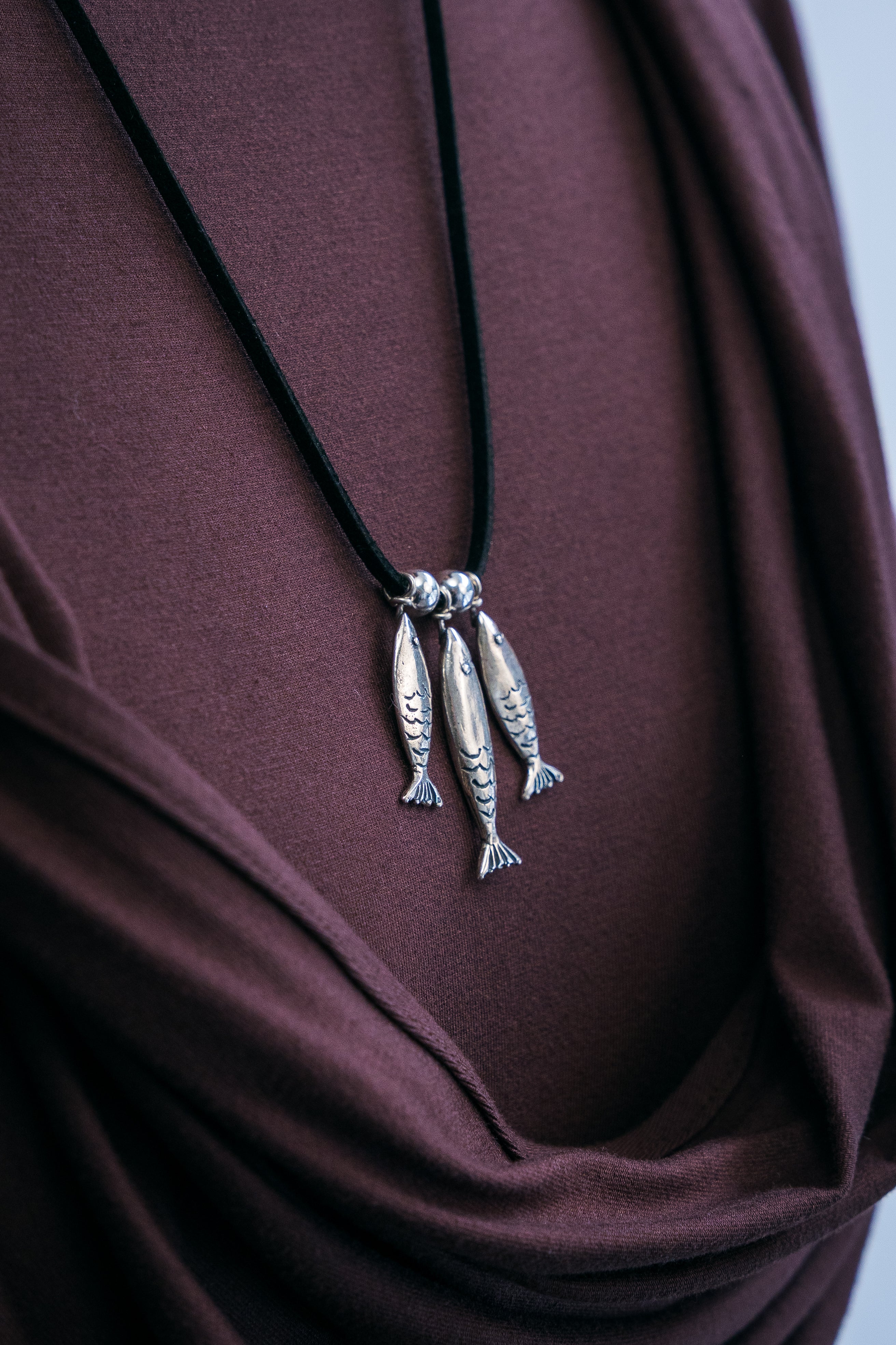 Collar Trío de Peces, joya de plata .925 – Gabriela Sánchez (vista 2)
