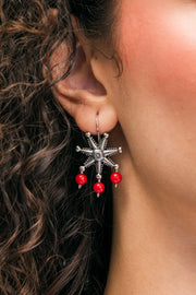 Aretes Piñata Corazón, joya de plata .925, con coral – Gabriela Sánchez (vista 2)