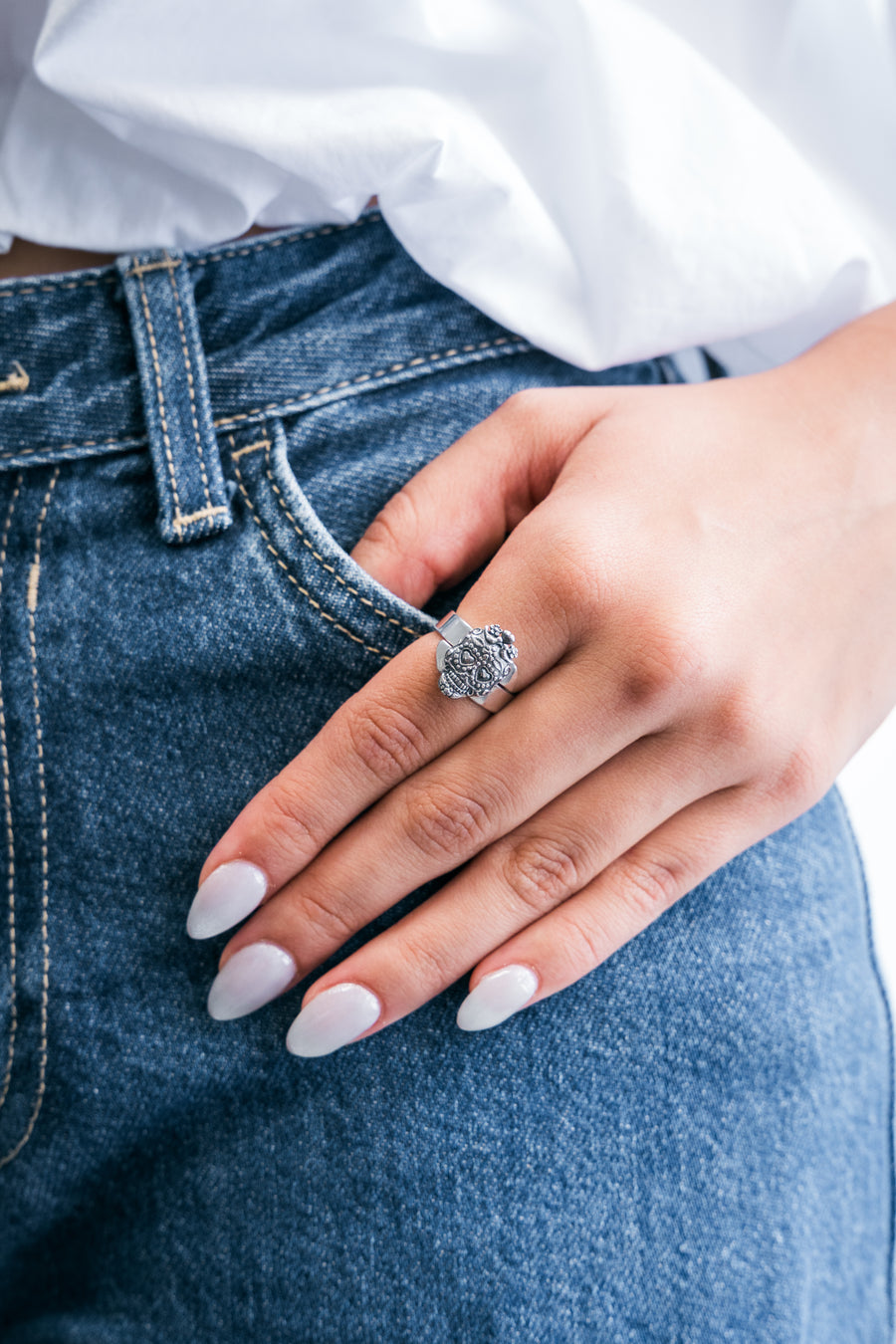 Anillo Calavera Ojos Corazón Chica, joya de plata .925 – Gabriela Sánchez (vista 4)