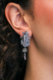 Aretes Altar de Rosas, joya de plata .925, con hematita – Gabriela Sánchez (vista 2)