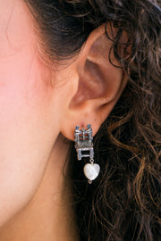 Aretes Silla Primavera, joya de plata .925, con concha – Gabriela Sánchez (vista 2)