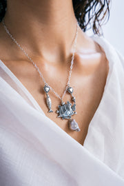 Dije Corazón de Pez, joya de plata .925, con perla – Gabriela Sánchez