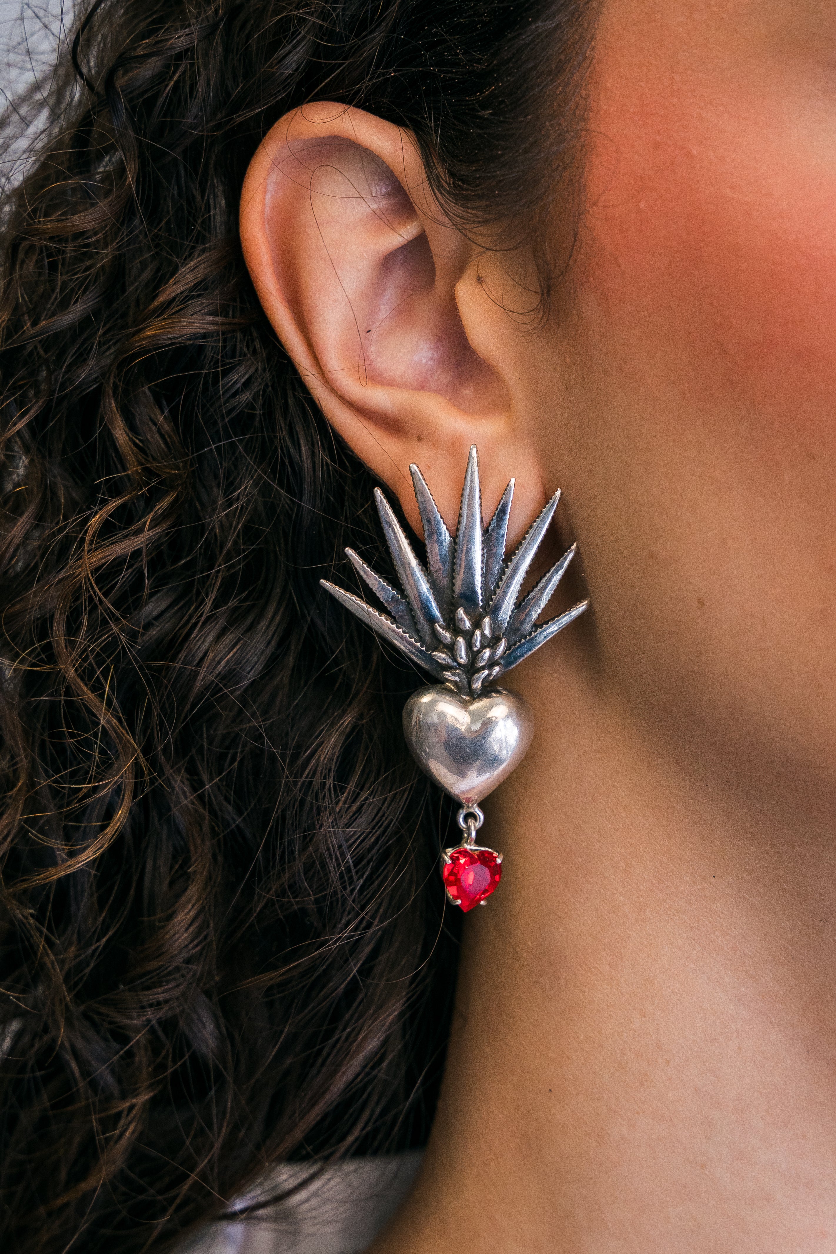 Aretes Latido del Agave, joya de plata .925, con cristal Swarovski – Gabriela Sánchez (vista 2)